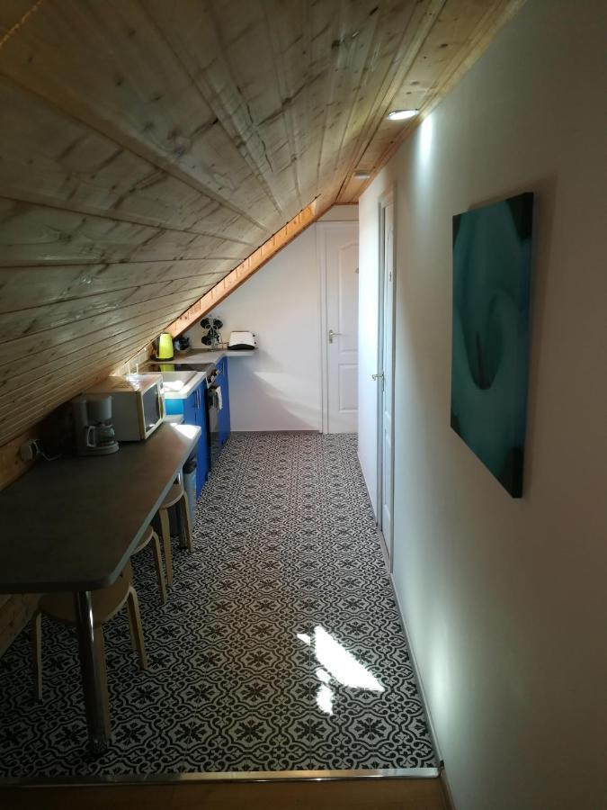 Manoka Guest House Mogyorod Exterior photo