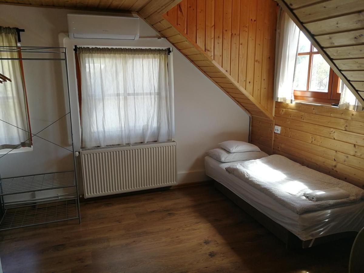 Manoka Guest House Mogyorod Exterior photo