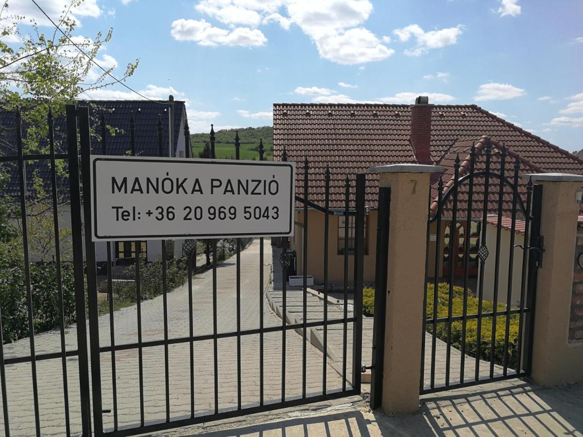 Manoka Guest House Mogyorod Exterior photo